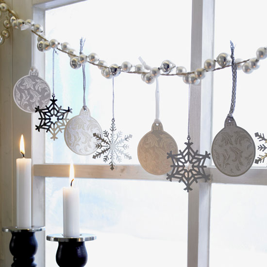 Бумажные украшения на окна к новому году. Для Вас - лучшие примеры новогодней «оконной живописи». Зубная паста не только для красоты зубов